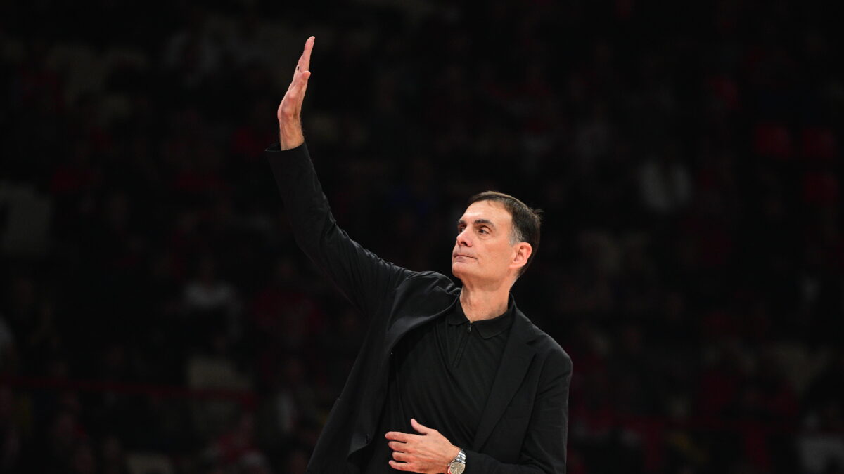 Ο Γιώργος Μπαρτζώκας ευχαριστεί τους οπαδούς στο ΣΕΦ (KLODIAN LATO