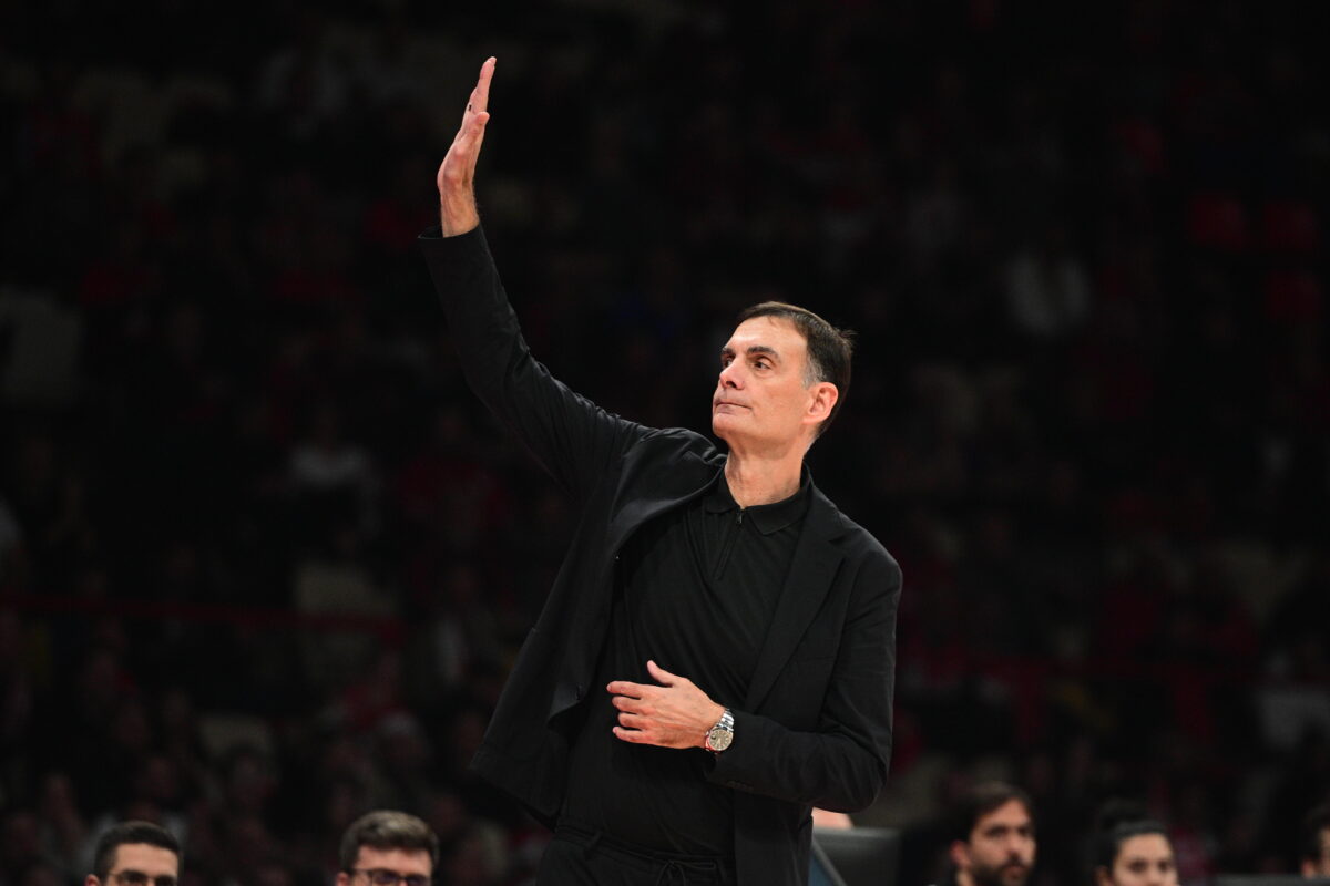 Ο Γιώργος Μπαρτζώκας ευχαριστεί τους οπαδούς στο ΣΕΦ (KLODIAN LATO