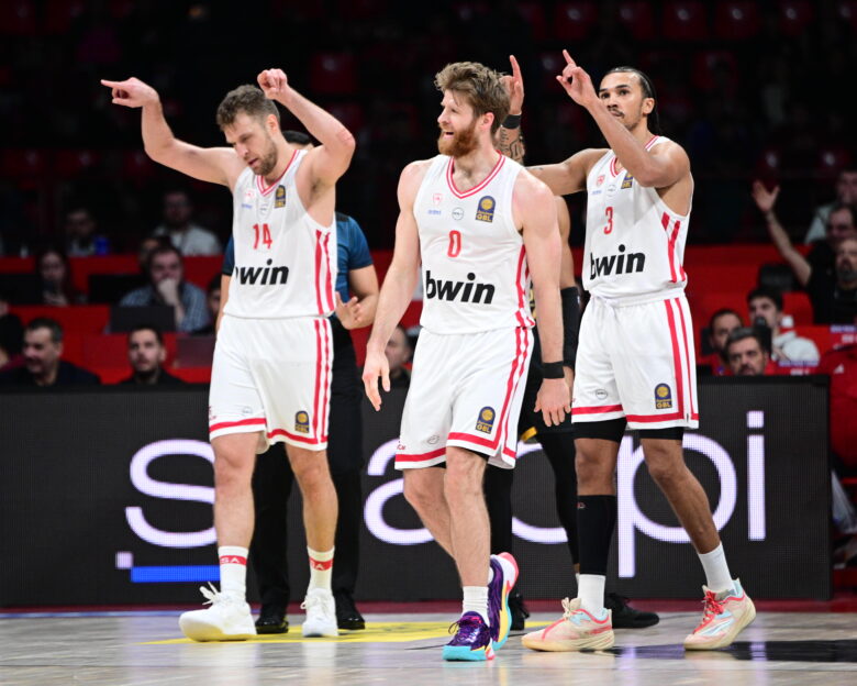 Ολυμπιακός – ΑΕΚ 100-93: Οι ερυθρόλευκοι συνέχισαν ακάθεκτοι στη GBL παρά την απίστευτη εμφάνιση του Κρις Σίλβα