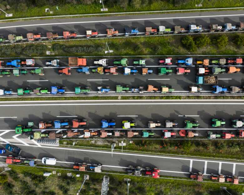 Οι αγρότες κλιμακώνουν τις κινητοποιήσεις τους: Κλείνουν και το τελωνείο του Προμαχώνα