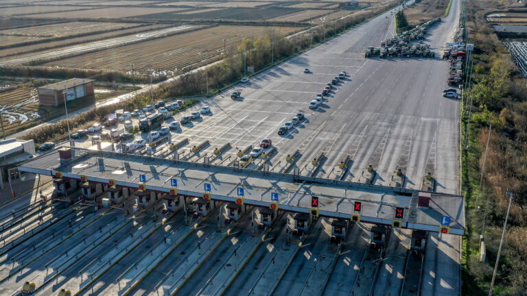 Το μπλόκο των αγροτών στα Μάλγαρα