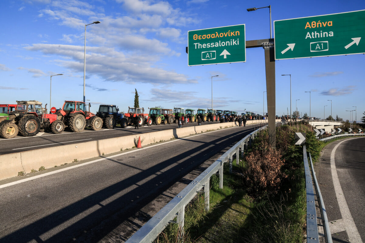 Μπλόκο αγροτών στη Νίκαια