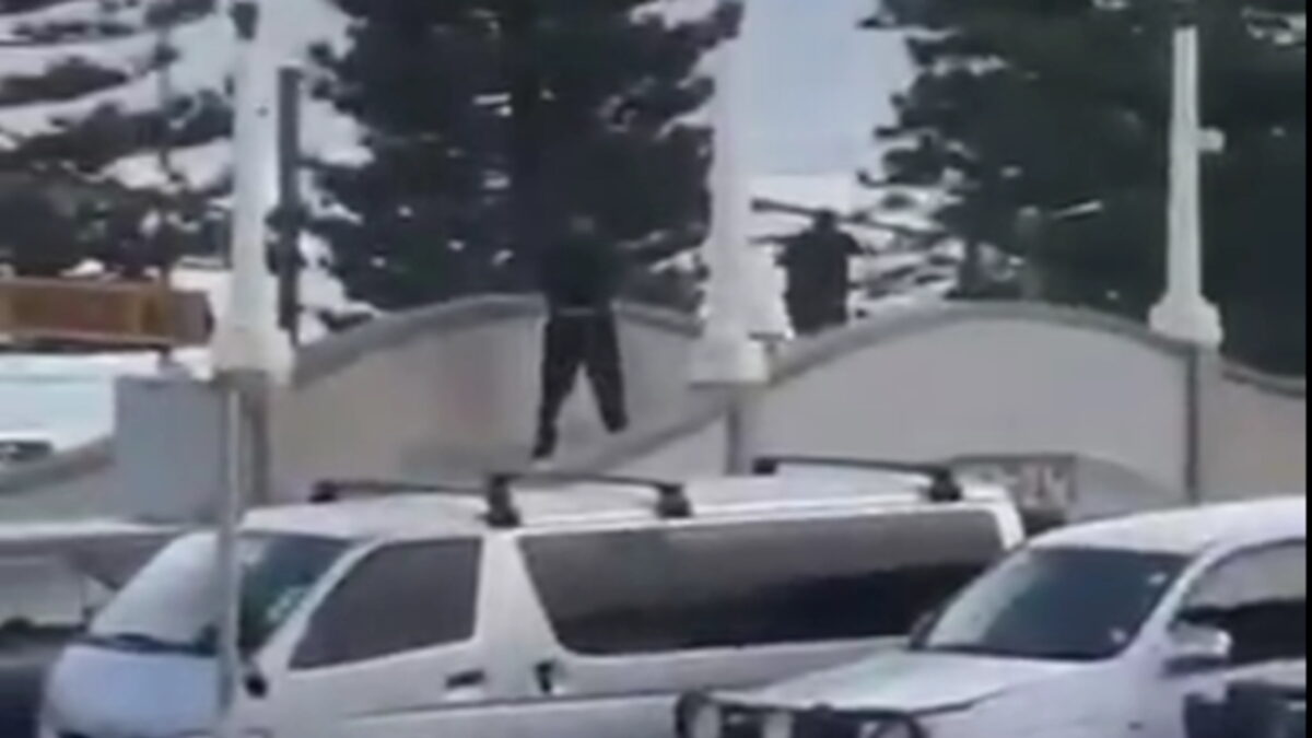 Πυροβολισμοί σε παραλία στην Αυστραλία