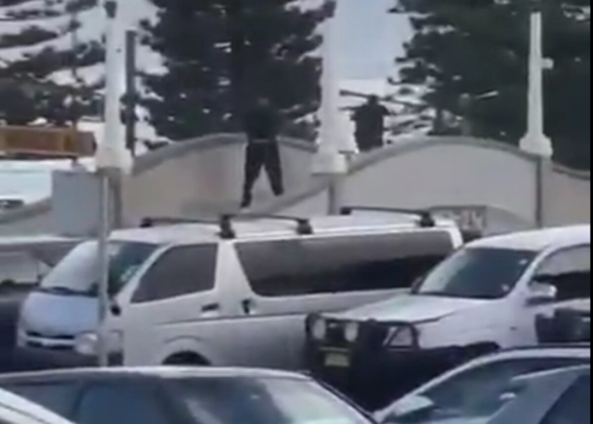 Πυροβολισμοί σε παραλία στην Αυστραλία