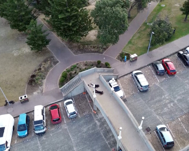 Σίδνεϊ: Αιματοκύλισμα σε παραλία κατά τη διάρκεια εβραϊκής γιορτής – 12 οι νεκροί από πυρά ενόπλων, βρέθηκε και βαν με εκρηκτικά