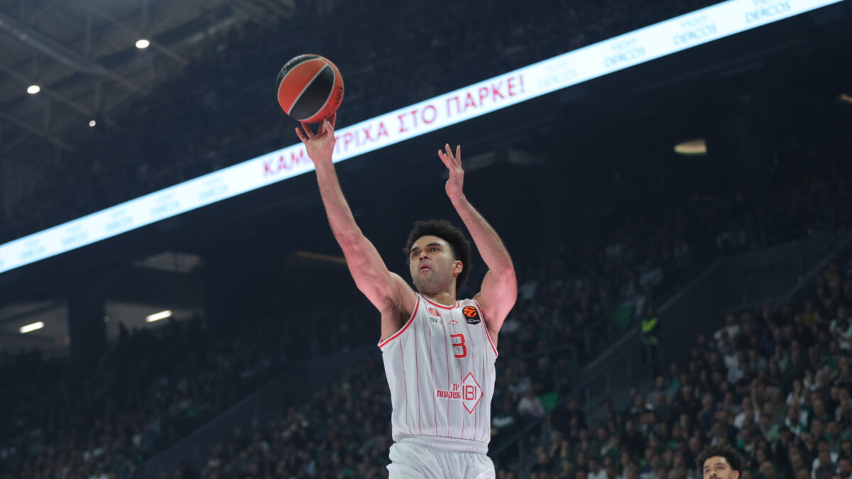 Ο Ελάιζα Μπράιαντ με τη φανέλα της Χάποελ Τελ Αβίβ