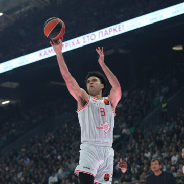 Ο Ελάιζα Μπράιαντ με τη φανέλα της Χάποελ Τελ Αβίβ