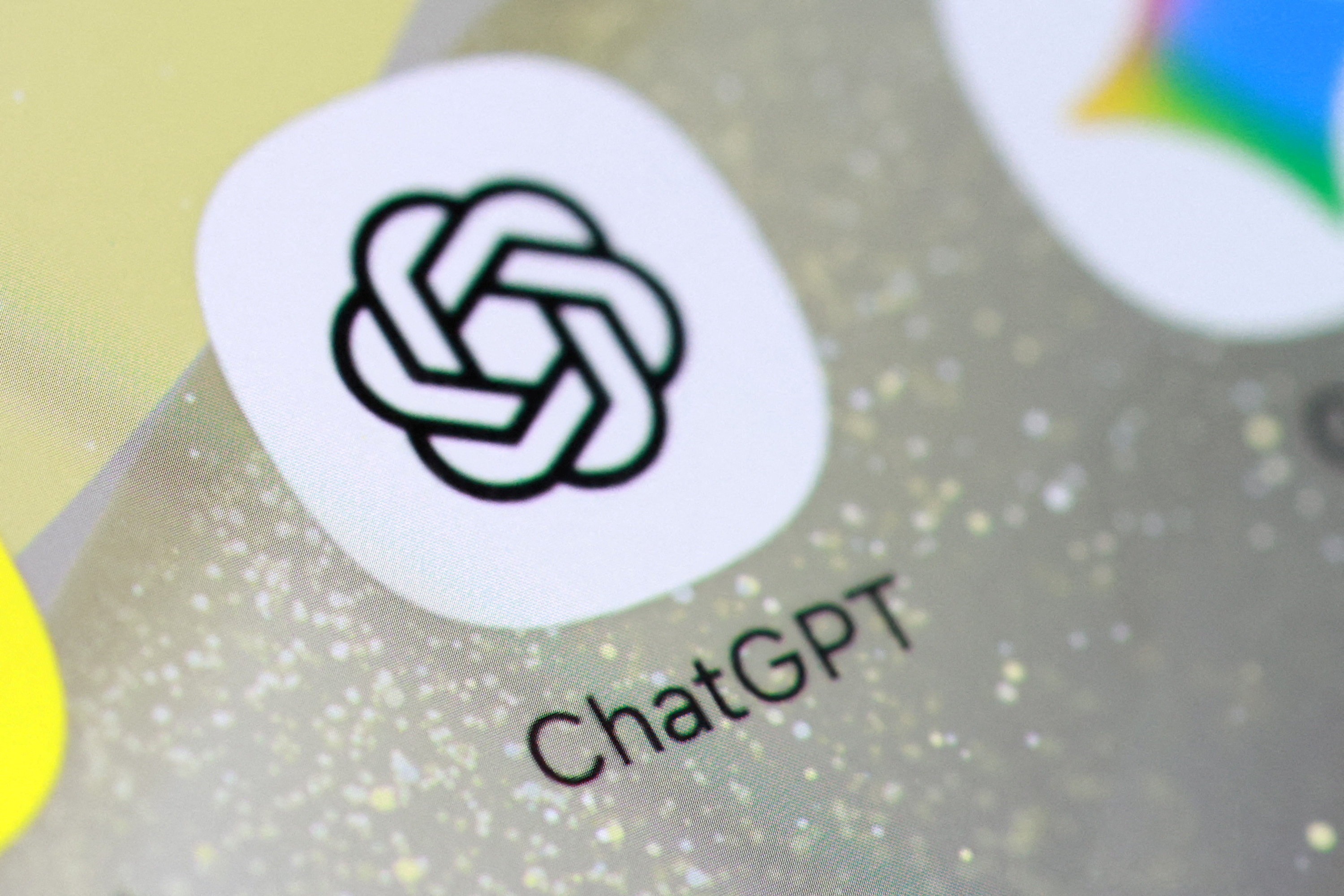ΕΕ: ChatGPT, Roblox και Reddit εντάσσονται σε αυστηρότερο ρυθμιστικό καθεστώς για την προστασία ανηλίκων και το παράνομο περιεχόμενο