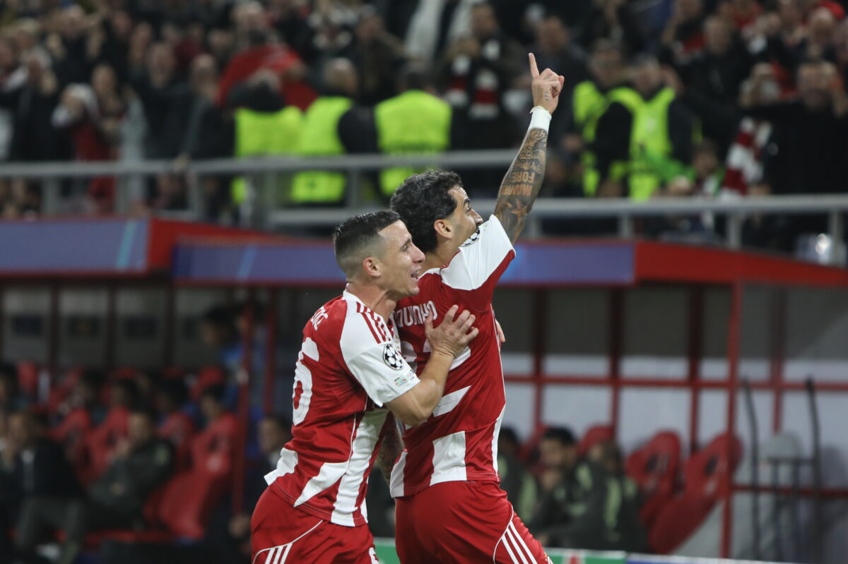 Ο Τσικίνιο πανηγυρίζει με τον Ποντένσε (ΜΙΚΑΕΛΑ ΤΣΟΡΜΠΑΤΖΙΔΟΥ