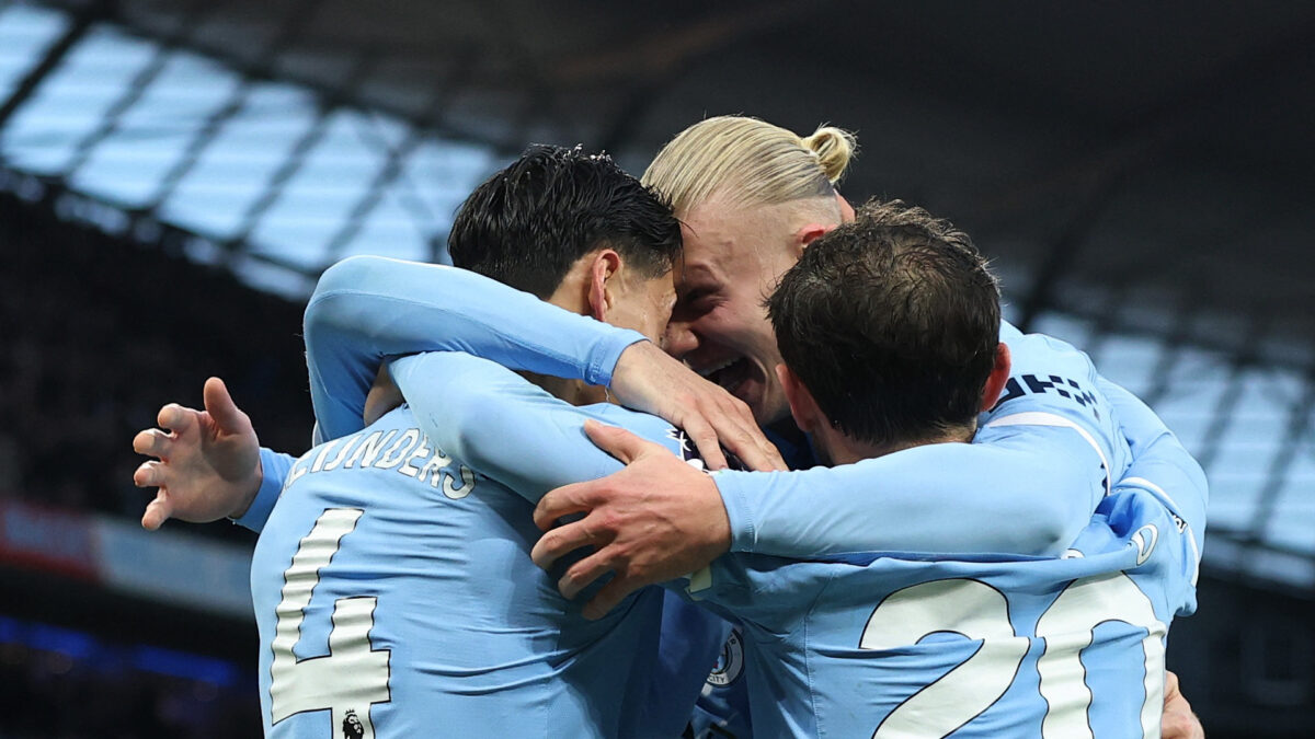 Οι παίκτες της Σίτι πανηγυρίζουν στην Premier League