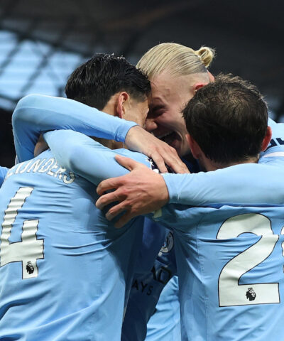 Οι παίκτες της Σίτι πανηγυρίζουν στην Premier League