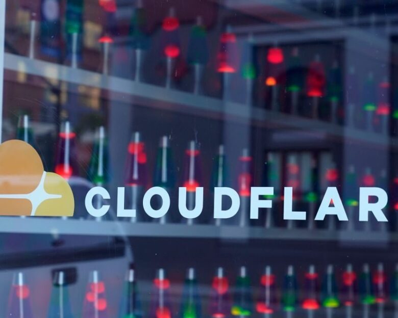 Έπεσε το Cloudflare: Τεράστια προβλήματα σε δεκάδες sites εργαλείων διαχείρισης