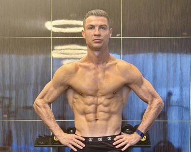 «Κτήνος» ο Κριστιάνο Ρονάλντο: Πόζαρε μόνο με το εσώρουχο