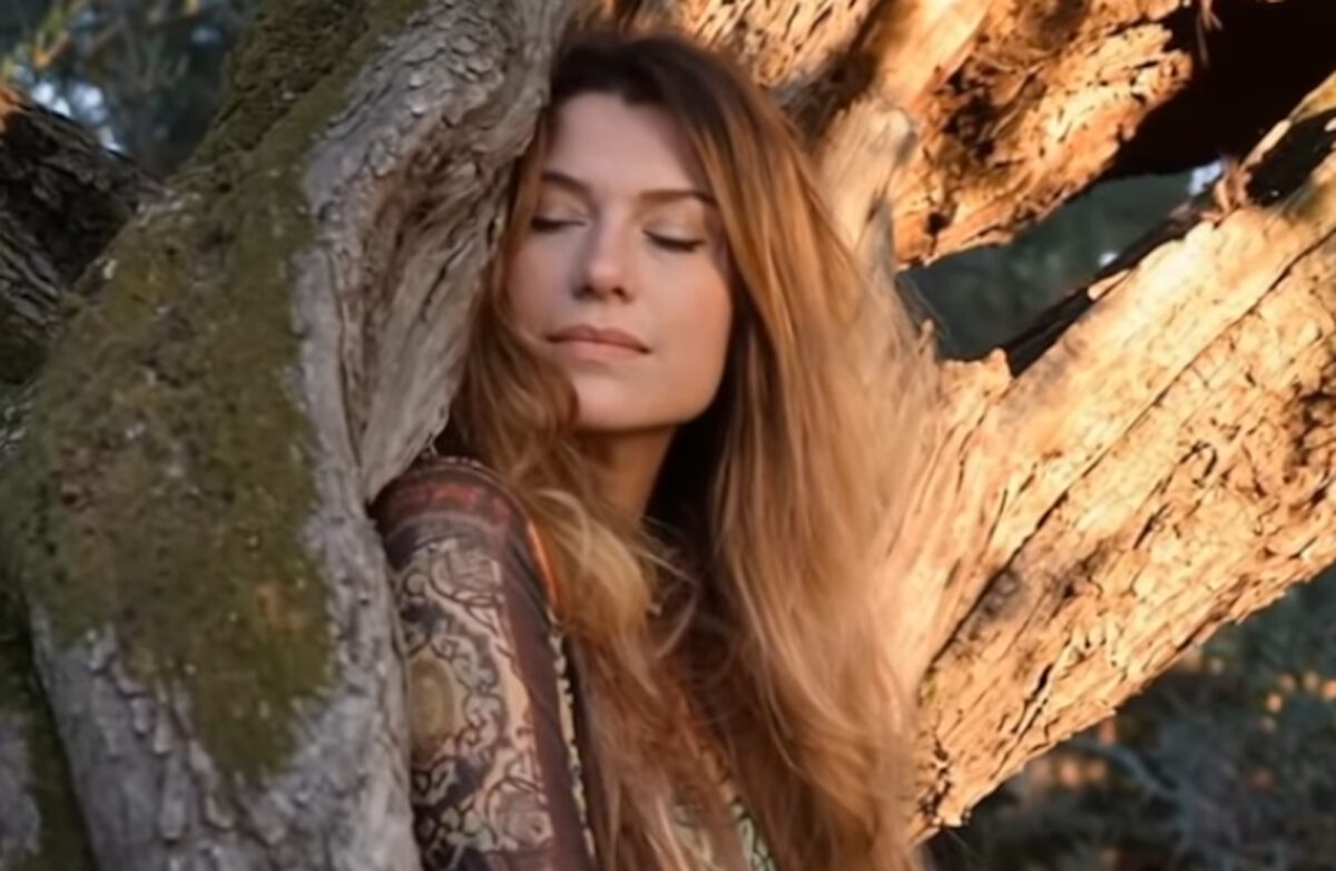 Η τραγουδίστρια Κλαούντια Ντελμέρ