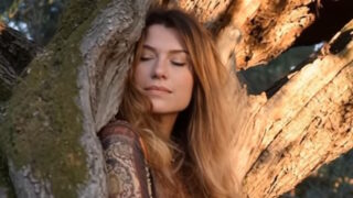 Η τραγουδίστρια Κλαούντια Ντελμέρ