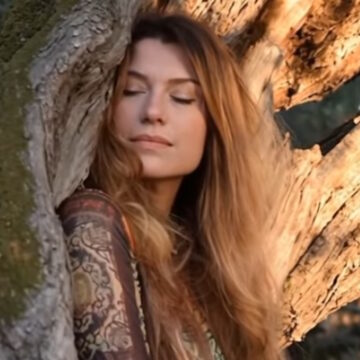 Η τραγουδίστρια Κλαούντια Ντελμέρ