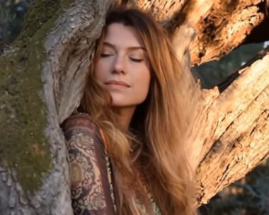 Η τραγουδίστρια Κλαούντια Ντελμέρ