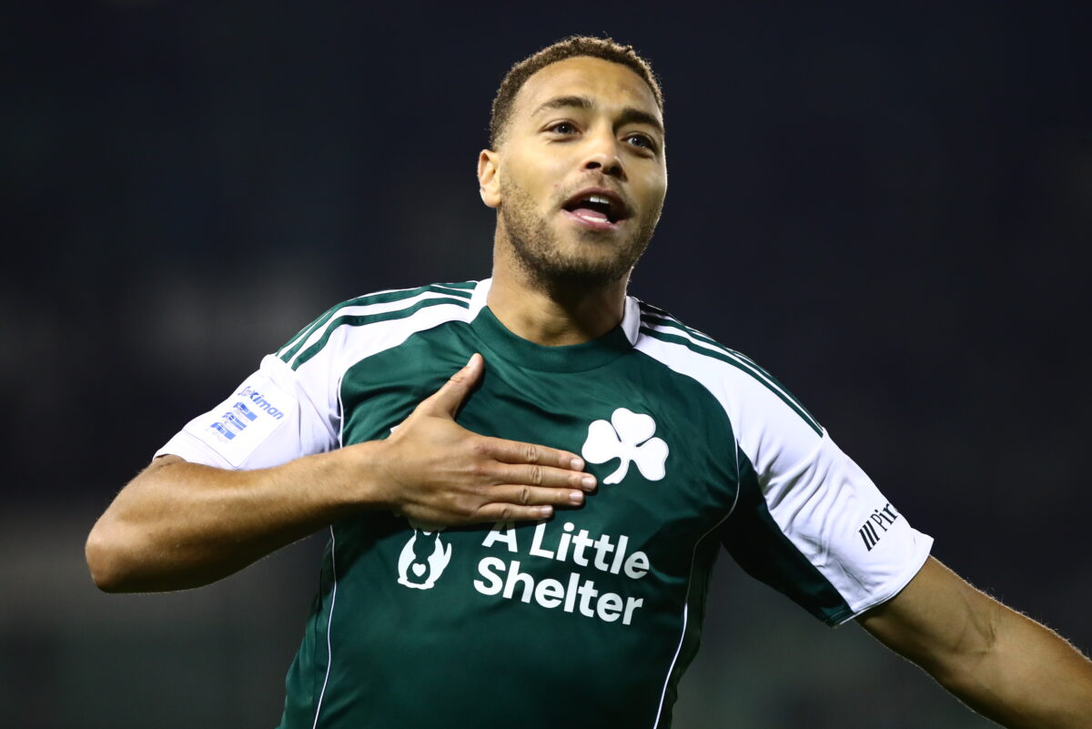 Ο Ντέσερς πανηγυρίζει το γκολ του