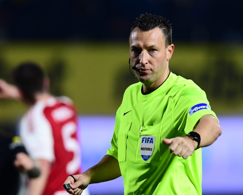 Ολυμπιακός κατά ΕΠΟ και Λανουά για τη διαιτησία: «Όσο κι αν προσπαθούν, δεν θα μας σταματήσουν»