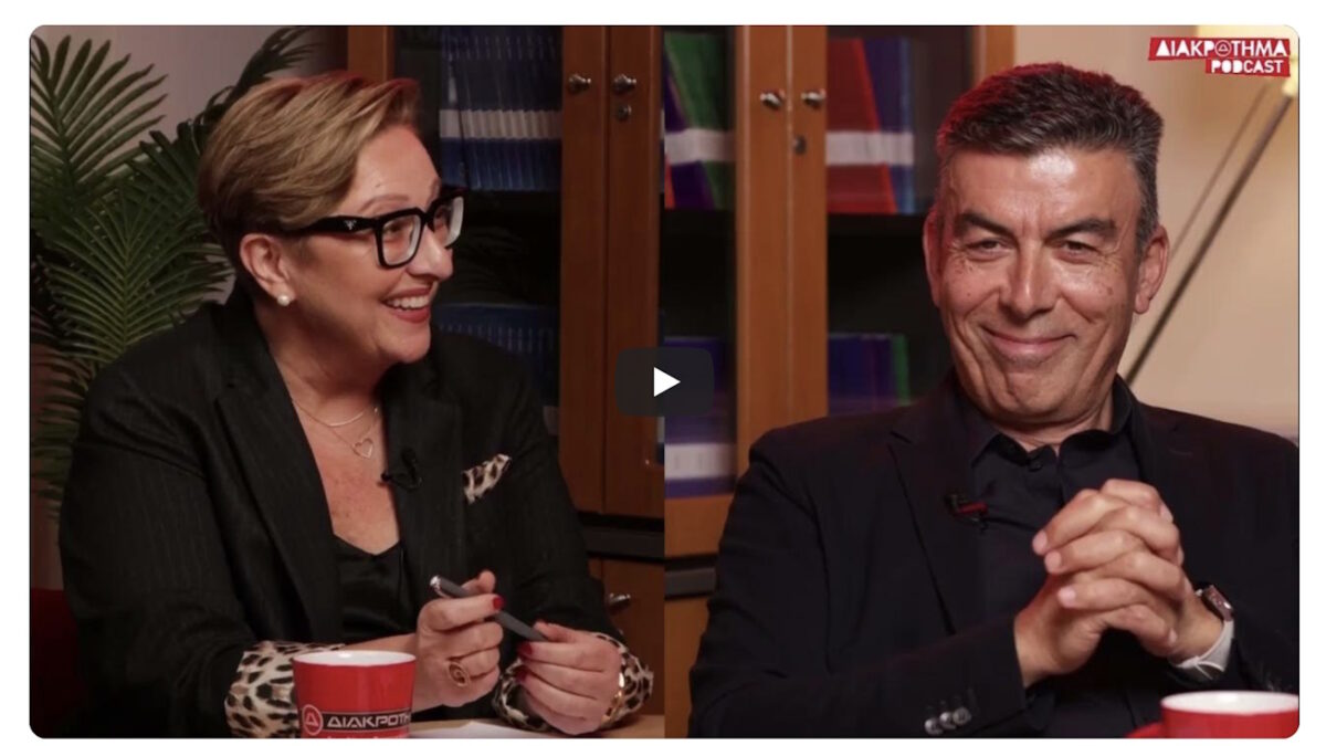 Ο μαθηματικός, ιδρυτής και Πρόεδρος του Ομίλου Φροντιστηρίων Διακρότημα Θοδωρής Καλαιτζίδης, μαζί με την φιλόλογο και επικεφαλής της Ακαδημαϊκής Ομάδας Ειρήνη Σαραντίτη