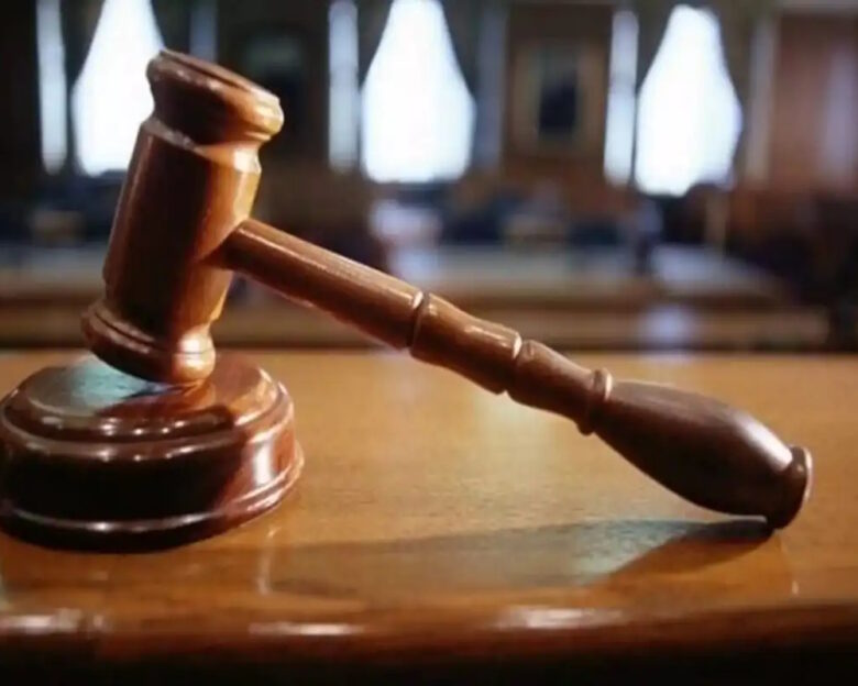 Ηράκλειο: Στη φυλακή οι γονείς για την κακοποίηση των 8 ανήλικων παιδιών τους – «Τα θέλω πίσω» φώναζε η μητέρα στο άκουσμα της απόφασης