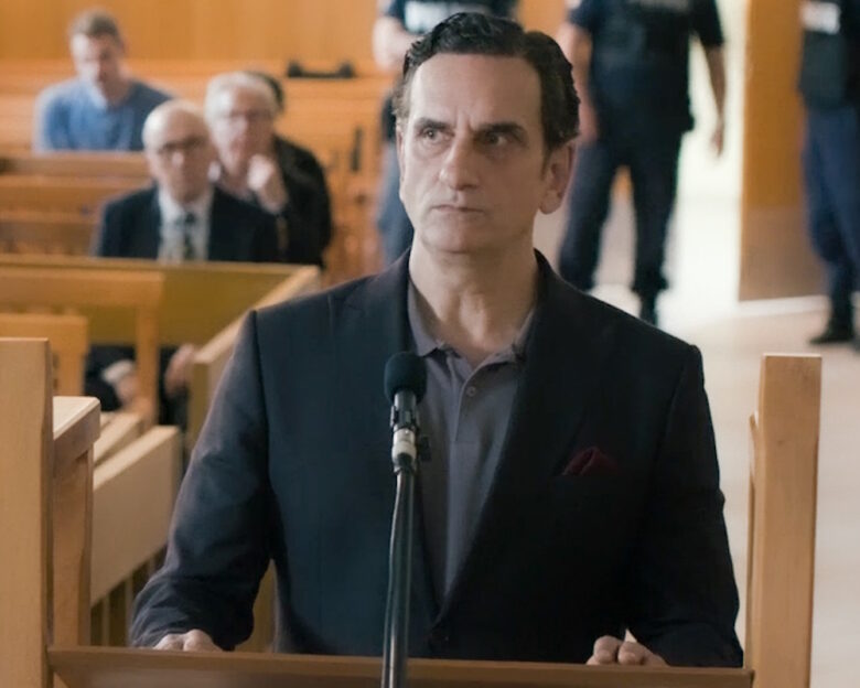 Ο δικαστής – επόμενο επεισόδιο: Στο δικαστήριο, ο Μανώλης ισχυρίζεται ότι το τροχαίο δεν ήταν ατύχημα, αλλά απόπειρα δολοφονίας