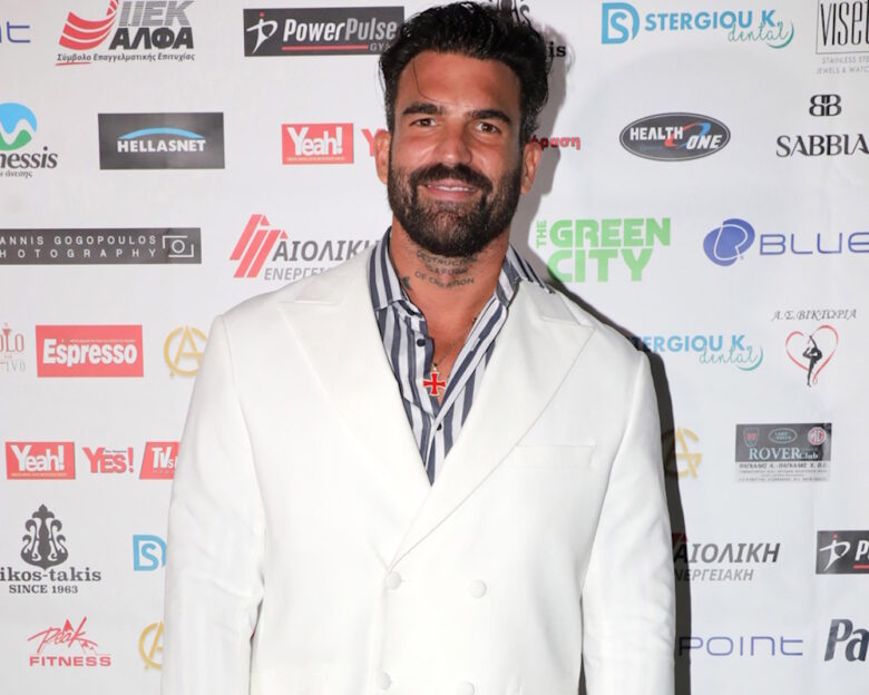 O Δημήτρης Αλεξάνδρου ακούει Ρία Ελληνίδου την ώρα που οδηγεί, μετά τη φημολογούμενη σχέση τους