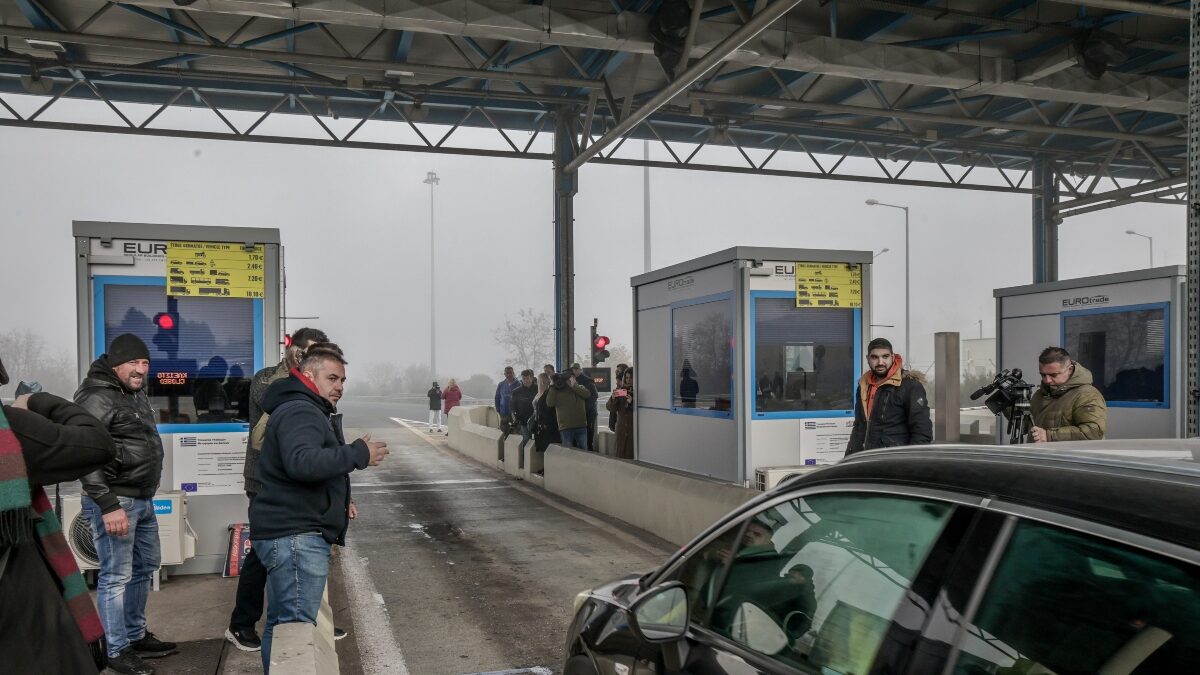 Αγρότες στα διόδια