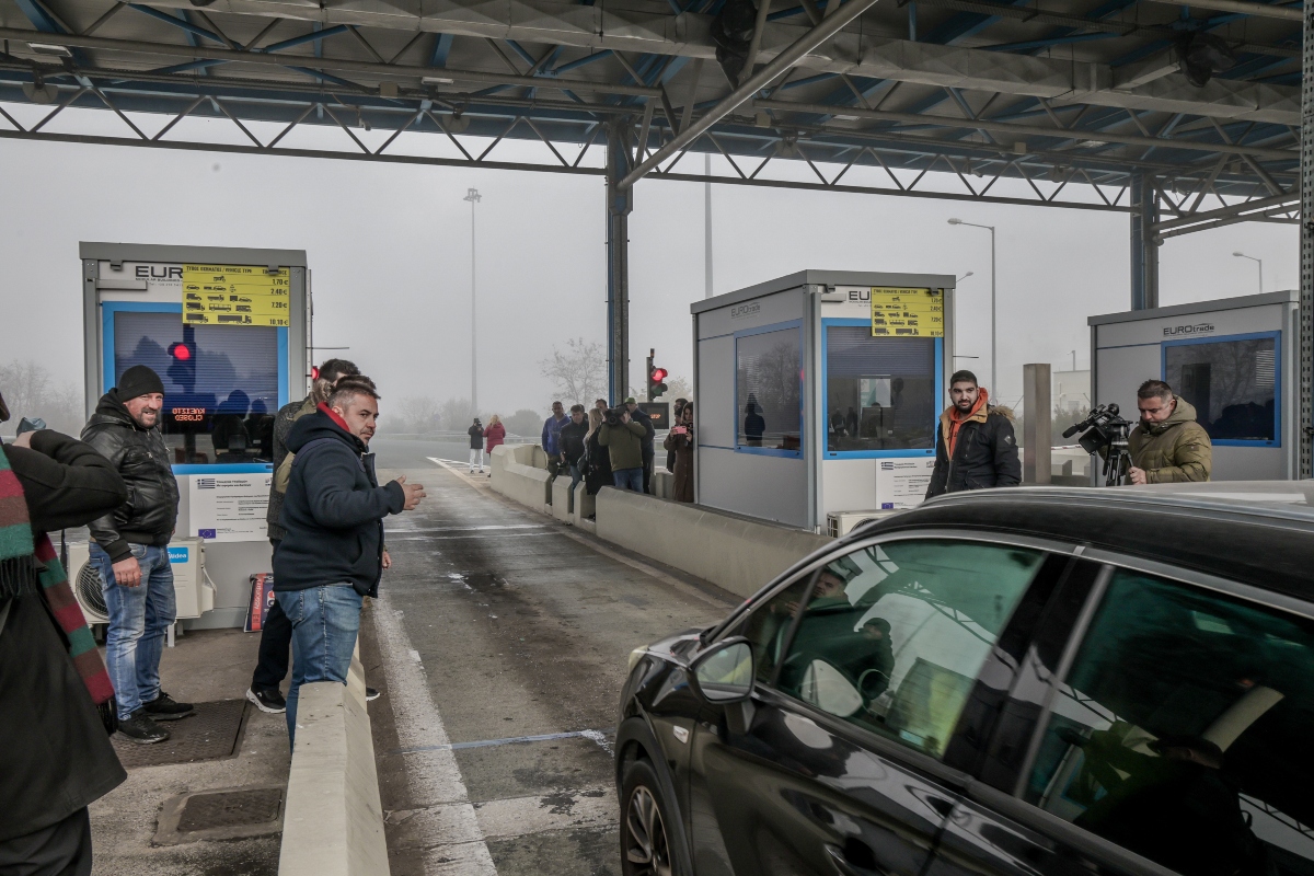 Αγρότες στα διόδια