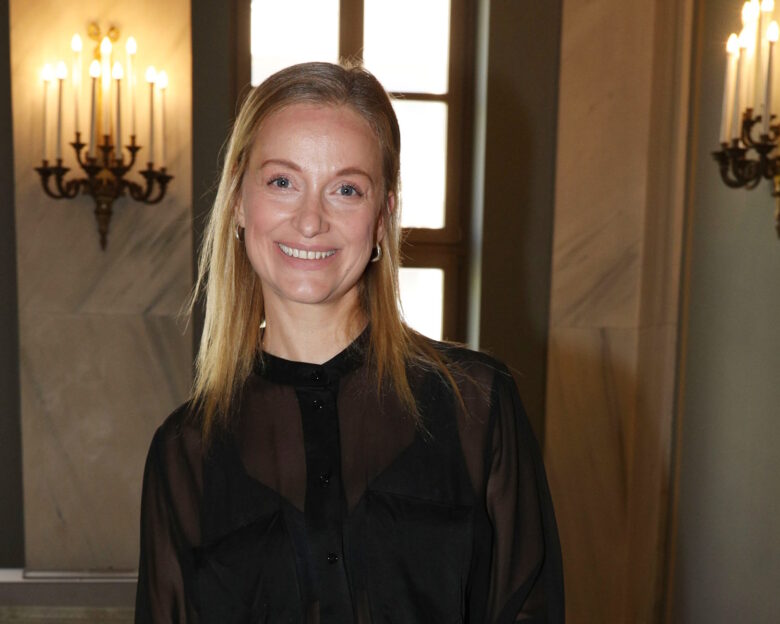 Λένα Δροσάκη: Αινιγματική απάντηση σε ερώτηση για το αν θα γίνει κουμπάρα στον γάμο της Αθηνάς Οικονομάκου