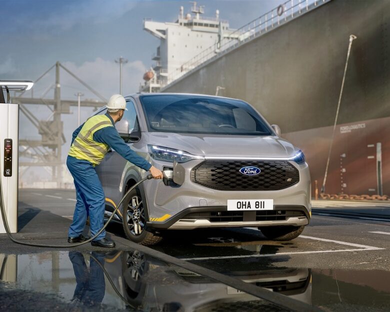 Ford: Μεγαλύτερη αυτονομία και πιο γρήγορη φόρτιση για το E-Transit Custom