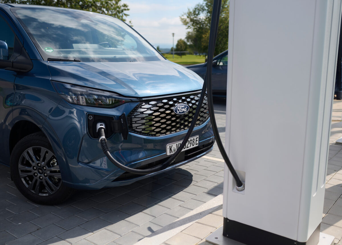 e-transit-custom-charging