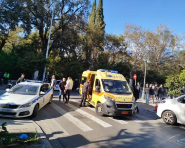 Παράσυρση πεζού από αυτοκίνητο έξω από το Μέγαρο Μαξίμου