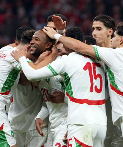 Ο Ελ Κααμπί αποθεώνεται από τους συμπαίκτες του