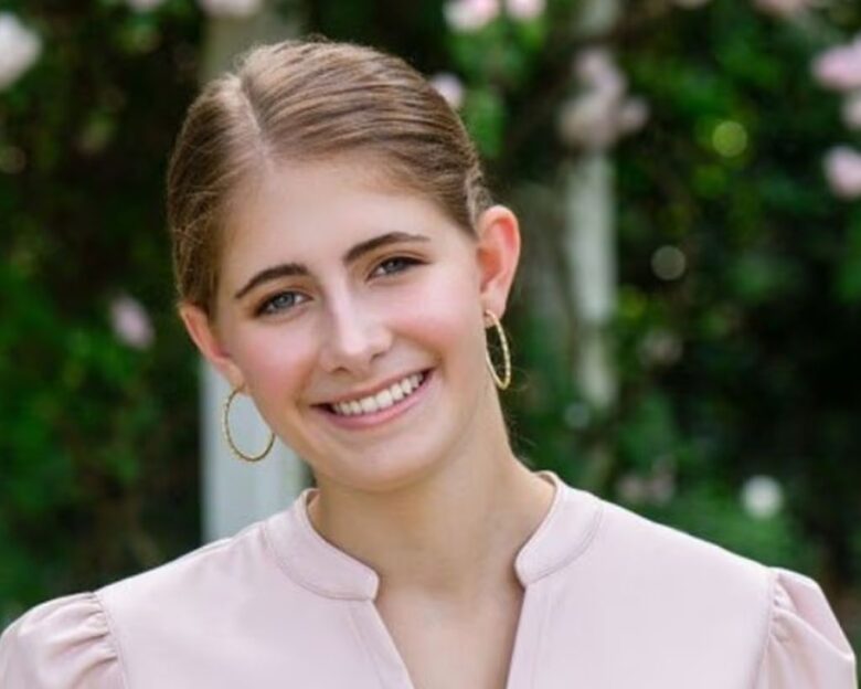 Έλα Κουκ: Φοιτήτρια αντιπρόεδρος του ρεπουμπλικανικού συλλόγου, η μία νεκρή από την ένοπλη επίθεση στο Πανεπιστήμιο Μπράουν στις ΗΠΑ