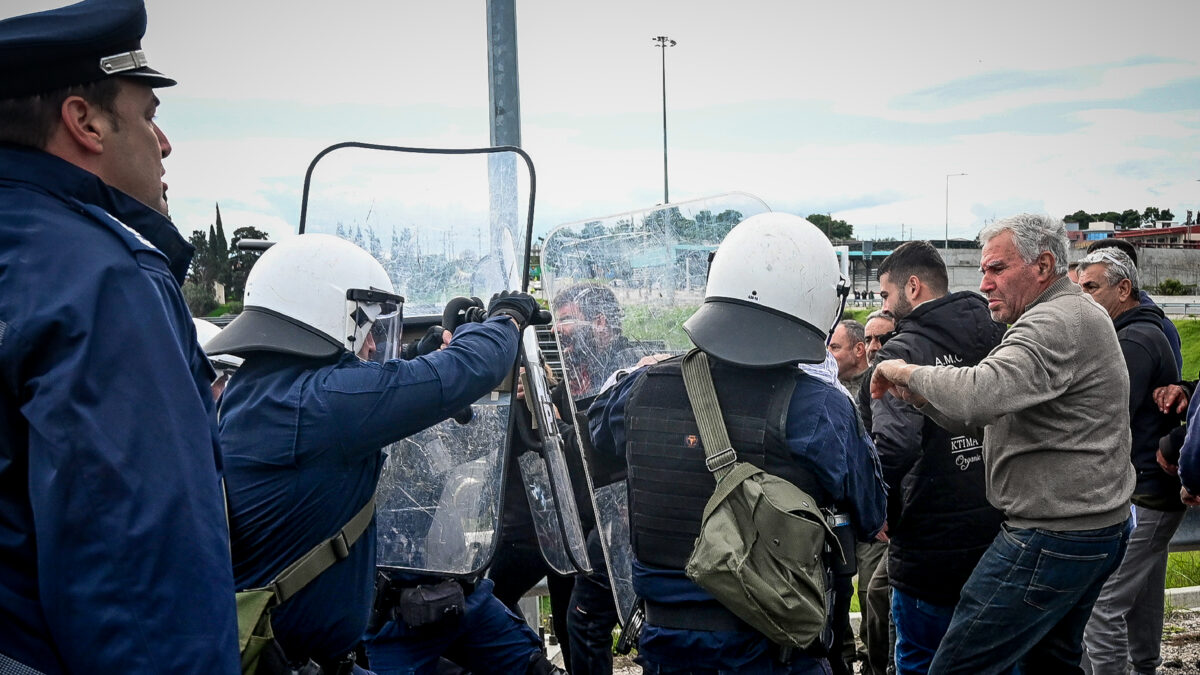 Διαμαρτυρία αγροτών και κτηνοτρόφων της Κορινθίας στον Κόμβο Κιάτου