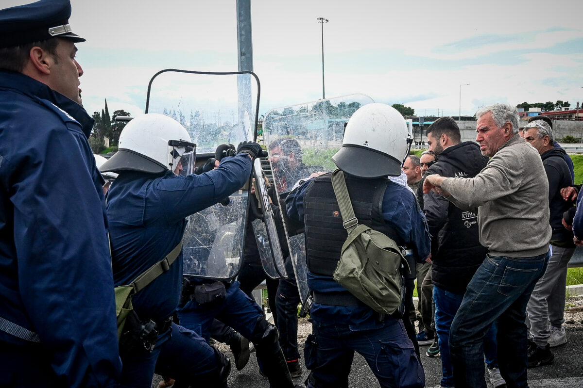 Διαμαρτυρία αγροτών και κτηνοτρόφων της Κορινθίας στον Κόμβο Κιάτου