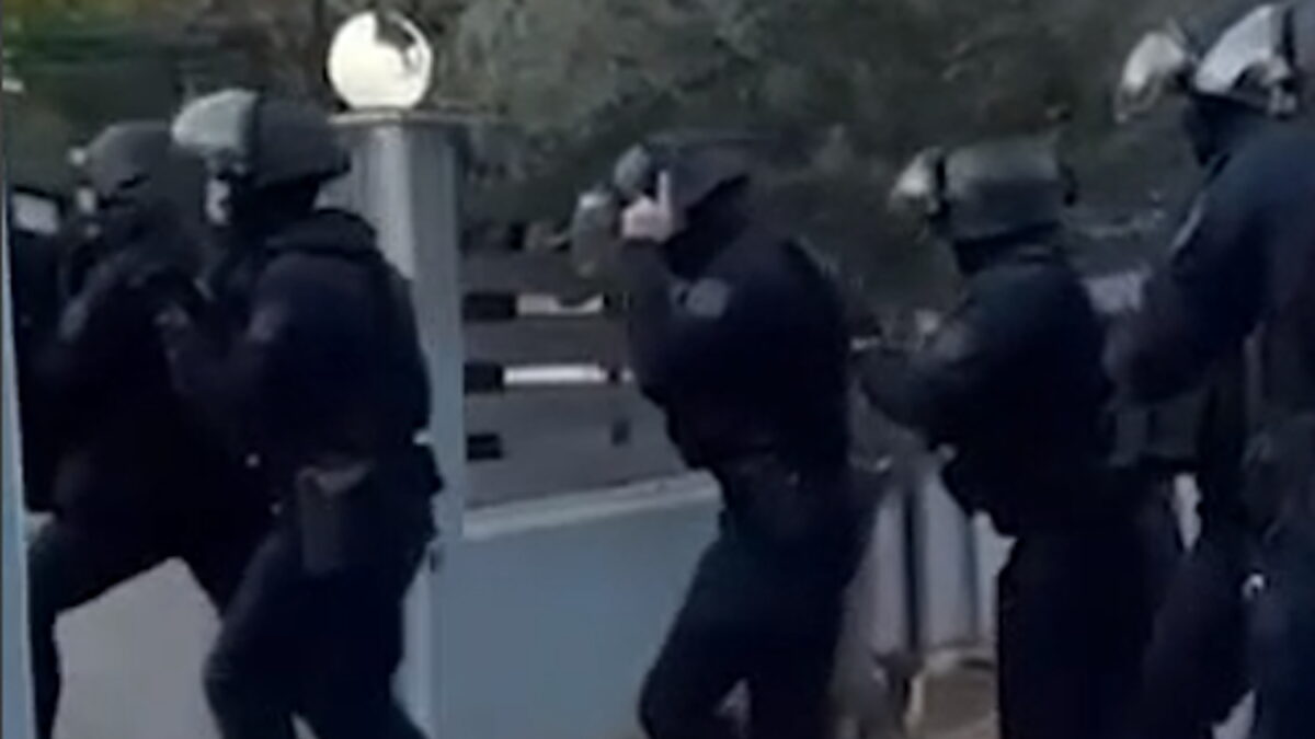 Επιχείρηση της αστυνομίας στη δυτική Αττική