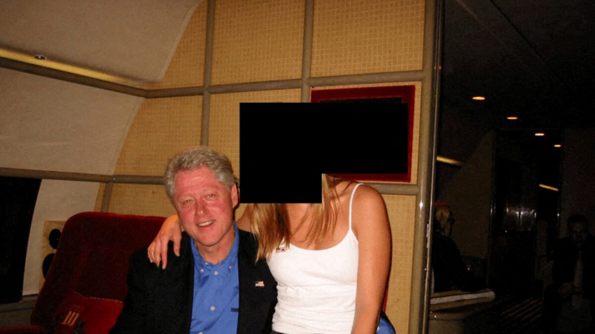 Κλίντον με μια νεαρή γυναίκα στην έπαυλη του Τζέφρι Έπσταϊν