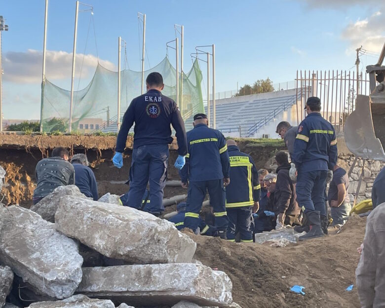 Νάξος: Εργατικό ατύχημα με δύο ελαφρά τραυματίες – Υποχώρησαν κάγκελα και έπεσαν σε τάφρο