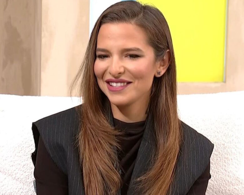 Εριέττα Κούρκουλου: «Ο πατέρας μου ήταν πολύ αυστηρός, οπότε πολλές φορές φοβόμουνα να του πω τις σκέψεις μου»