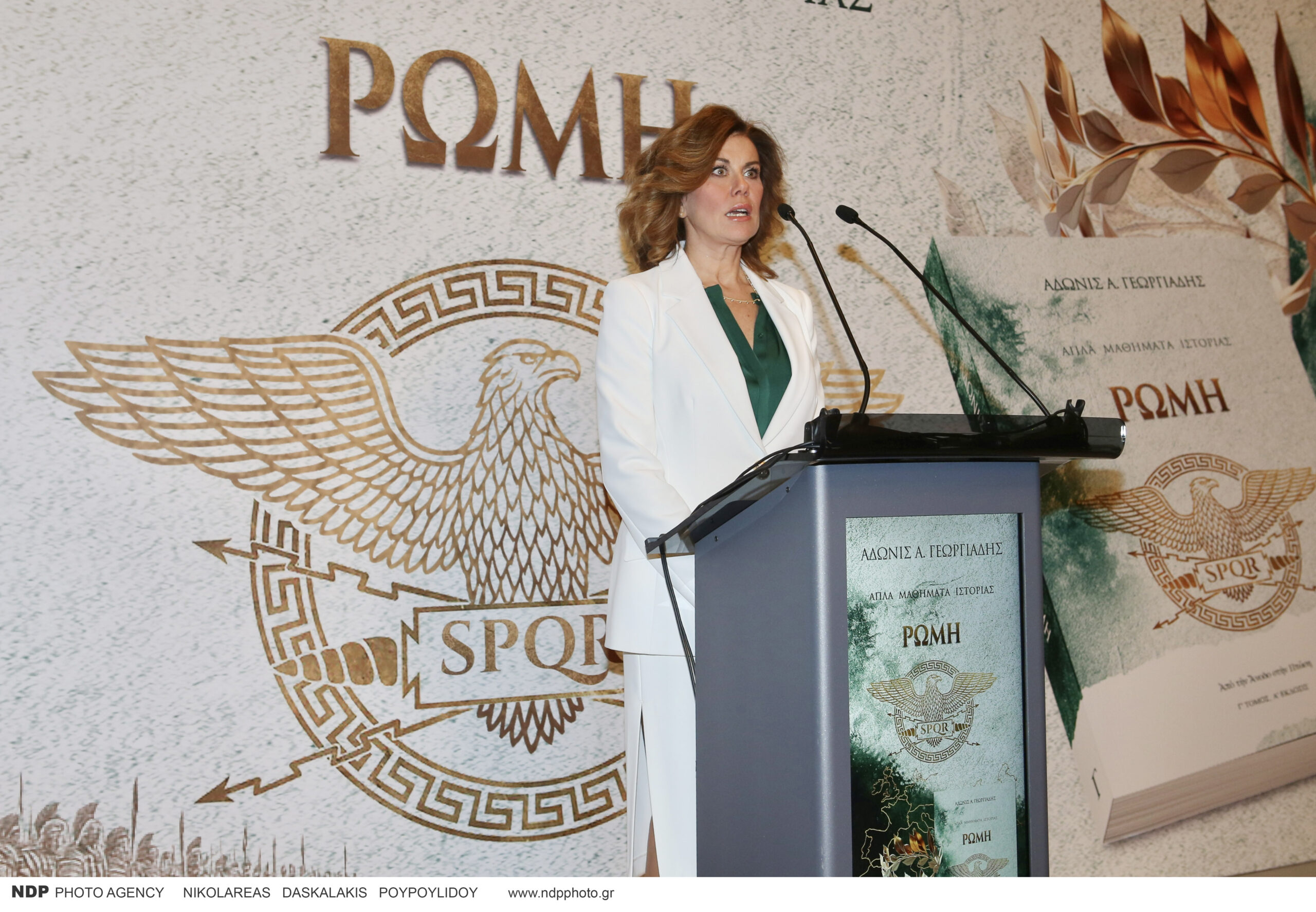 Άδωνις Γεωργιάδης: Η Ευγενία Μανωλίδου και ο γιος τους στο πλευρό του για την έναρξη της «Ρώμης» – Δείτε φωτογραφίες 11 Ευγενία Μανωλίδου