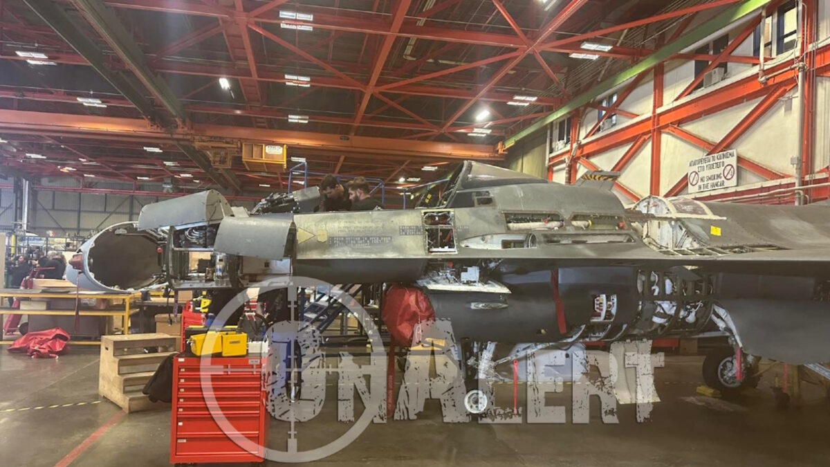 Μαχητικό αεροσκάφος F-16 στις εγκαταστάσεις της ΕΑΒ