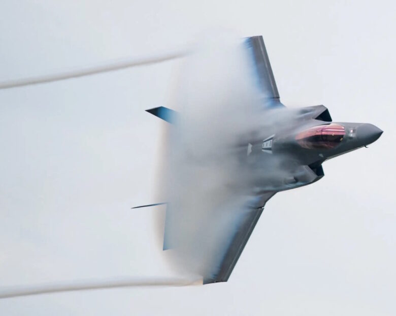 F-35: Η Πολεμική Αεροπορία πήρε την «πρώτη γεύση» από τις δυνατότητες των stealth μαχητικών αεροσκαφών