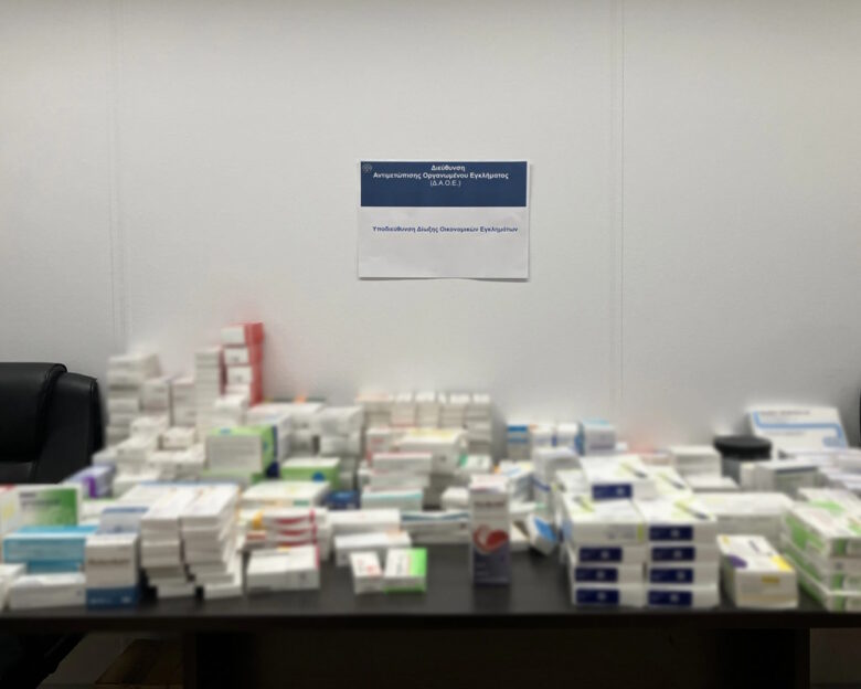 ΕΟΠΥΥ: Απάτη ύψους 435.000 ευρώ σε βάρος του οργανισμού: Εγκληματική οργάνωση έκανε χιλιάδες παράνομες συνταγογραφήσεις φαρμάκων