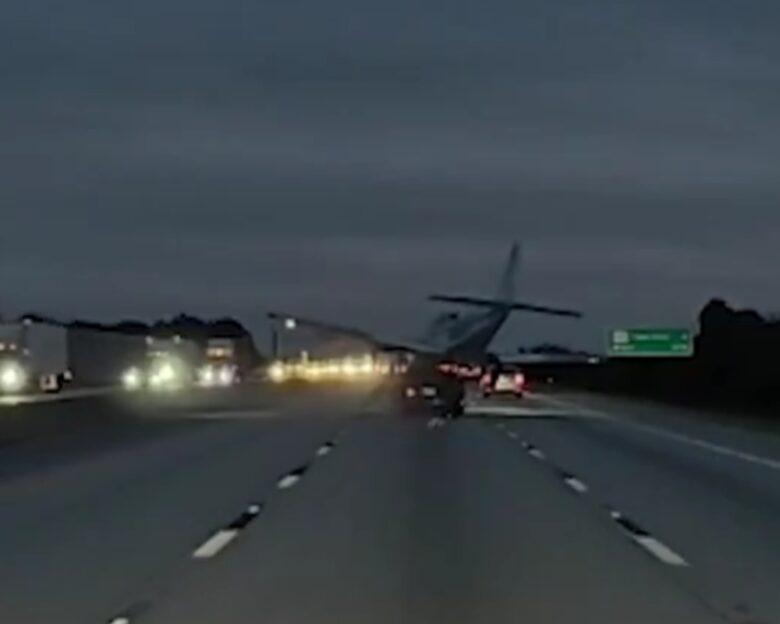 Φλόριντα: Αεροπλάνο προσγειώθηκε πάνω σε αυτοκίνητο – Με λίγα τραύματα σώθηκε η οδηγός, δείτε βίντεο