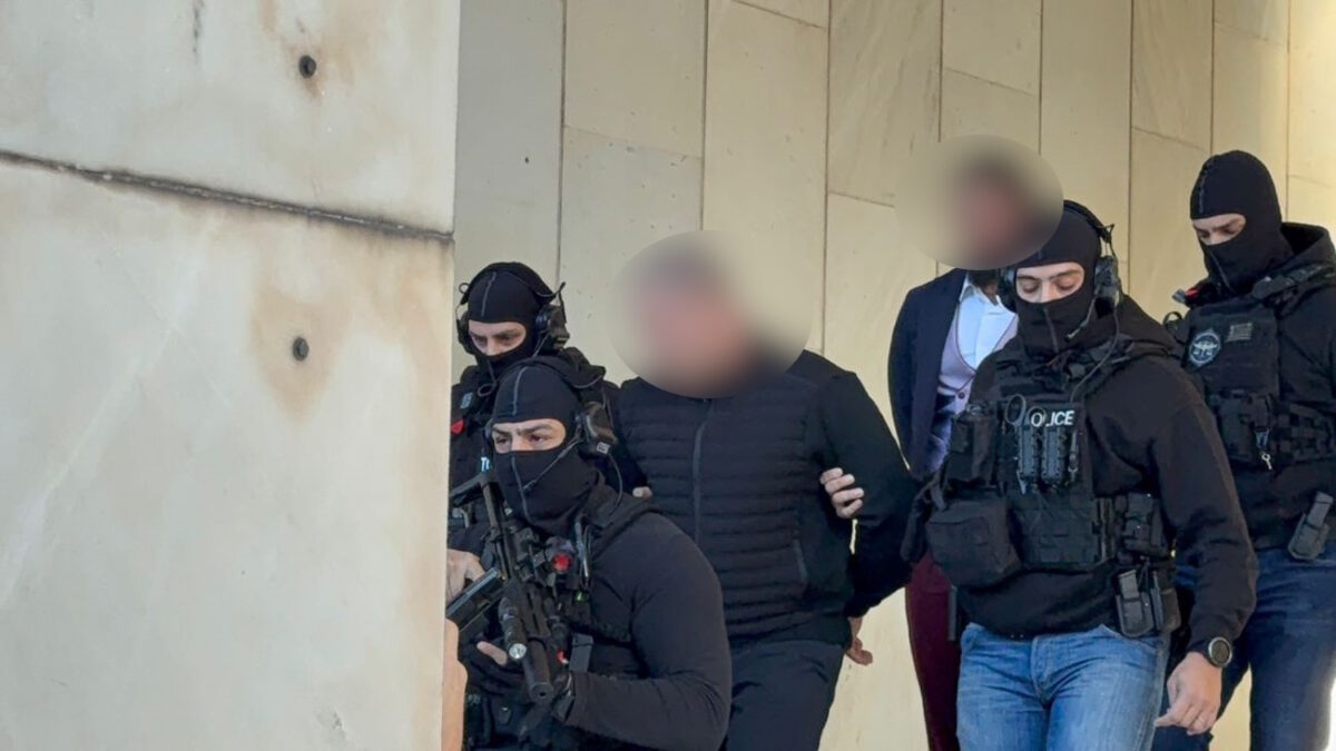 foinikounta syllifthentes