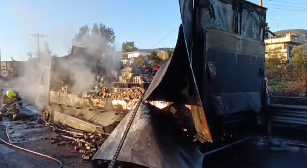 Διακοπή κυκλοφορίας στην Αθηνών – Λαμίας, στα διόδια Αφιδνών: Ξέσπασε φωτιά σε φορτηγό