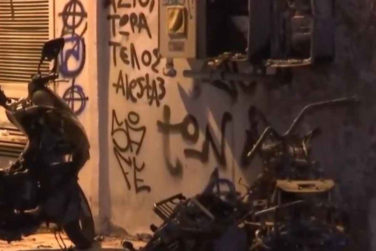 Καμένο μηχανάκι