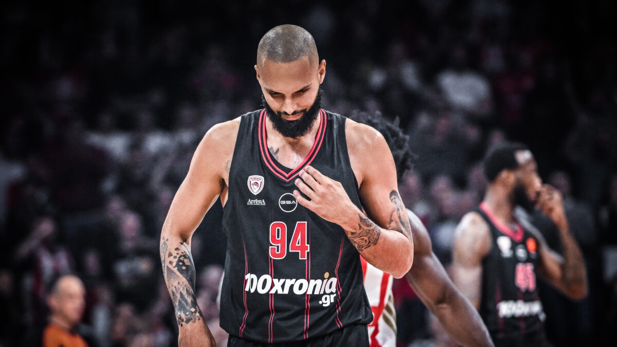 Ο Εβάν Φουρνιέ σε αγώνα του Ολυμπιακού